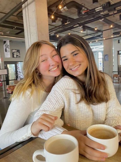 Best Friend Coffee Pictures, Birthday In Coffee Shop, Coffee Shop Pictures Instagram Friends, Picture Poses Coffee Shop, Instagram Coffee Shop Pictures, Bff Poses In Cafe, Instagram Pose Friends, Photo At Coffee Shop, Instagram Coffee Pictures