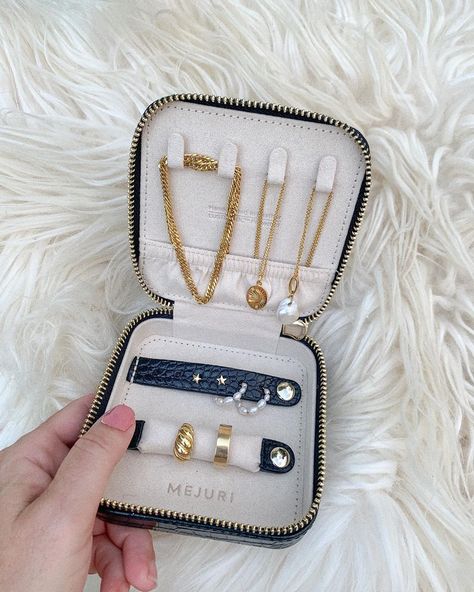 Aly Truhan on Instagram: “so when can we travel again ✨@mejuri #mejuri  . . . #jewerlyaddict #goldjewelry #staygold #jewerlybox #travelcase #postitfortheaesthetics…” Jewerly Boxes, Stay Gold, Travel Case, Us Travel, Michael Kors Jet Set, Fashion Lifestyle, Gold Jewelry, Vision Board, Prada