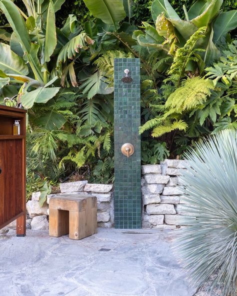 Italy Pool, Sauna Garden, Noguchi Lamp, Louis Poulsen Lighting, House In Los Angeles, Pink Tile, Inspiring Outdoor Spaces, Pool Design Ideas, Ipe Wood