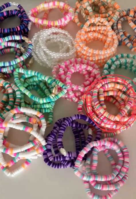 Bracelet Pop Up Stand, Bracelet Inspo Clay, Bracelet Inspo Clay Beads, Paper Crafts For School, Kpop Bracelet, Diy Jewlry, Bracelets Preppy, Crafts For School, Make Clay Beads