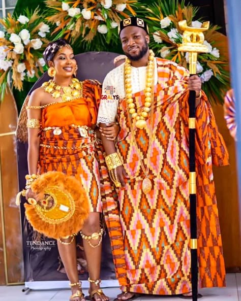 Shooting Couple Studio, Ghana Culture, Couples African Outfits, Shooting Couple, African Bridal Dress, African Life, Kente Dress, African Wear Styles For Men, Mother Of The Bride Dresses Long