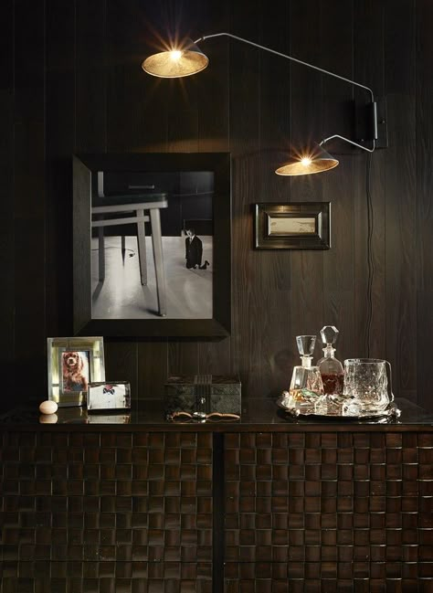 Unisex Apartment, Masculine Interior Design, Dark Painting, Architecture Restaurant, Bar Restaurant Design, Masculine Interior, Home Bar Design, Design Café, Space Apartments