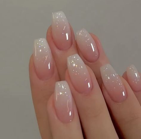 Pearl Colour Nails, Faded French Tip, Glittery French Tip Nails, Sparkly Nail Designs, Nude Nails With Glitter, Glitter Fade Nails, Natural Looking Nails, Glitter Tip Nails, New Nail Art Design