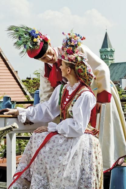 Polish Wedding Traditions, Polish Traditional Costume, Polish Folklore, Polish Clothing, Polish Wedding, Polish Traditions, Polish Culture, Polish Heritage, Costumes Around The World