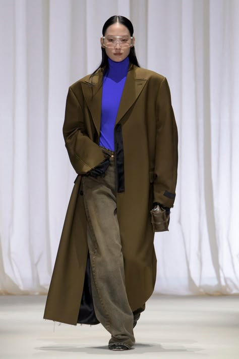 Fall Collection Fashion, Fall 2024 Runway, Fashion Outfits Runway, Masc Streetwear, Margiela Runway, 2025 Runway, Olive Blazer, Fall Runway, Show Collection