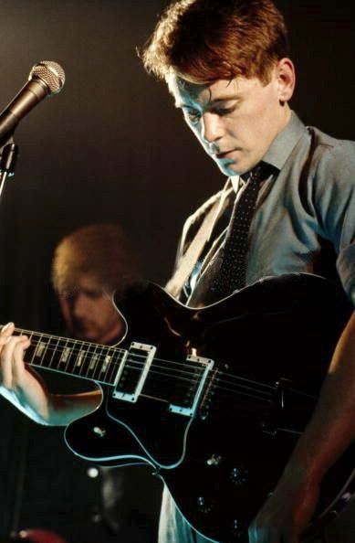 Bernard Sumner of Joy Division, New Order and Electronic on stage Bernard Sumner, Garage Punk, Factory Records, Ian Curtis, B Photo, Paper Planes, 80s Bands, Music Pics, Salford