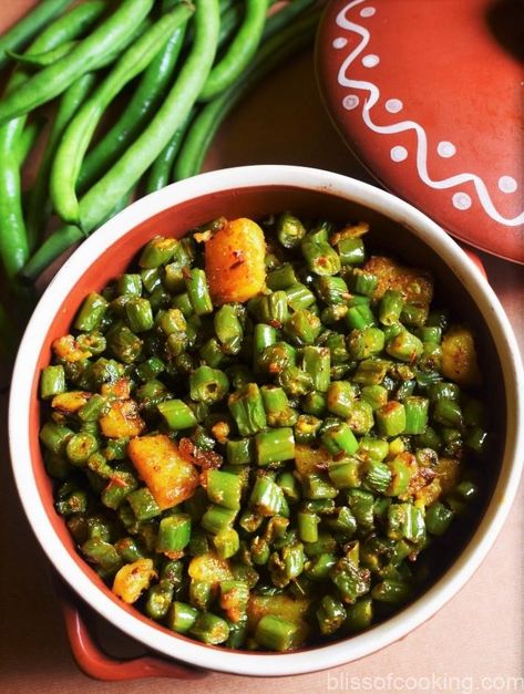 Beans Aloo ki Sabzi (French Beans Potato) - Bliss of Cooking Aloo Beans Sabji, French Beans Recipe Indian, French Beans Recipe, Green Garlic Recipes, Chinese Vegetable Stir Fry, Veg Food Recipes, Vegetarian Treats, Andhra Recipes, Curry Recipes Vegetarian