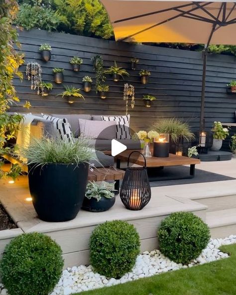 Gemma Mahabeer-Goldsmith on Instagram: "Indoor | Outdoor 🏠🌿  Creating a garden as an extension to the downstairs living areas was high up on our priority list pre reno. A view to look out on & somewhere to enjoy as a family - to entertain, cook & bask in how ever much sunshine the great British weather cares to lavish on us.   Cut to four years later & last summer was the first time I really felt it starting to come together. Gardens are a labour of love. They evolve over time. We are far from finished but god, am I excited to get out there again soon 🌿.  Gem x  Kitchen @handmadekitchenschristchurch  Doors @fabcosanctuaryltd  Composite deck @millboardflooring  Sandstone patio @stonemarket_uk  Corner seating @beliani_uk (previous PR) Shade @ikeauk  Planters @getpotted_com (previous PR) F Back Garden Patio Ideas Uk, Corner Decking Ideas Garden, Decking Ideas Garden Uk, Corner Decking Ideas, Garden Seating Area Ideas, Corner Decking, Uk Garden Ideas, Corner Patio Ideas, New Build Garden Ideas