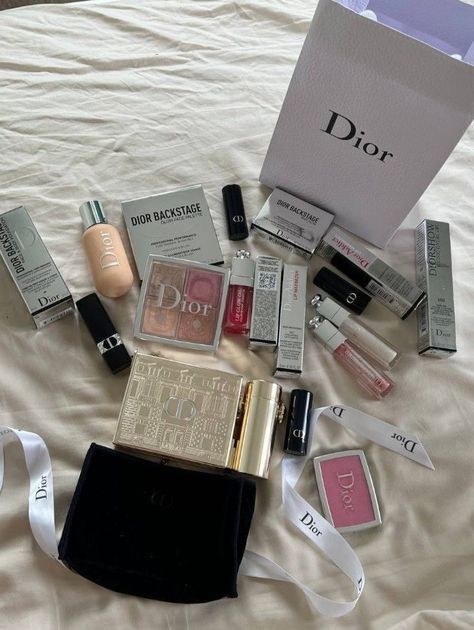 makeup aesthetic
makeup aesthetic products Dior Lip Glow Oil, Boho Makeup, Lip Glow Oil, Dior Lip, Dior Aesthetic, Dior Girl, Dior Lip Glow, Makeup Bag Essentials, Glow Oil