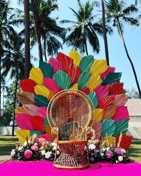 Unique Photobooth, Photobooth Decor, Haldi Decoration Ideas, Mandap Design, Mehendi Decor Ideas, Dry Leaves, Wedding Decor Photos, Ganpati Decoration Design, Mandap Decor