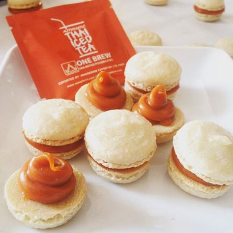 Thai Tea White Chocolate Ganache French Macaron #FrenchMacaron #ThaiTea French Macaron, White Chocolate Ganache, Thai Tea, French Macarons, Thai Food, Thai Recipes, Chocolate Ganache, Mini Cheesecake, White Chocolate