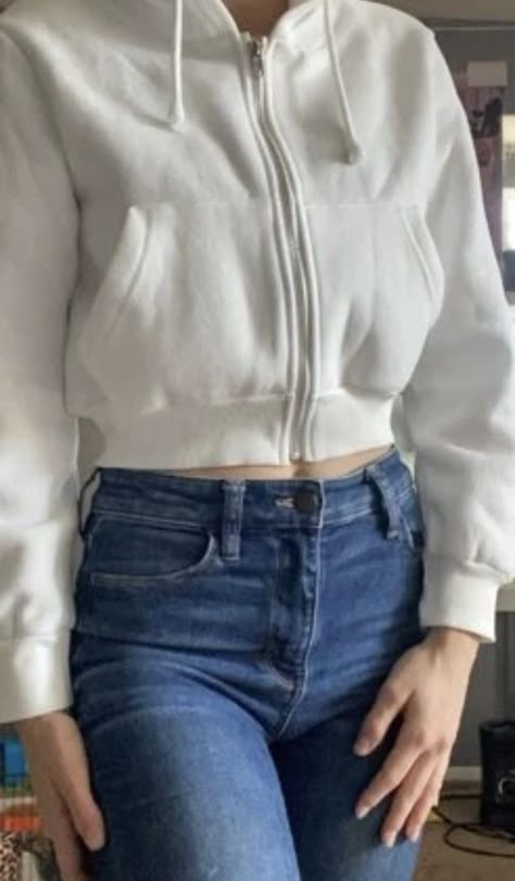 White Cropped Hoodie Outfit, White Crop Hoodie, Cropped Hoodie Outfit, Ootd Hoodie, White Cropped Hoodie, Shadow Photos, Korean Casual Outfits, Casual School Outfits, Crop Hoodie