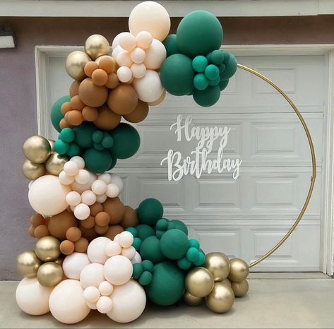 Round Birthday Backdrop, Circle Balloon Garland Backdrop, Ballon Background Decorations, Gold Hoop Balloon Garland, Ballon Arch Color Ideas, Balloon On Circle Arch, Ballon Round Arch Diy, Arc Balloon Backdrop, Gold Circle Photo Backdrop