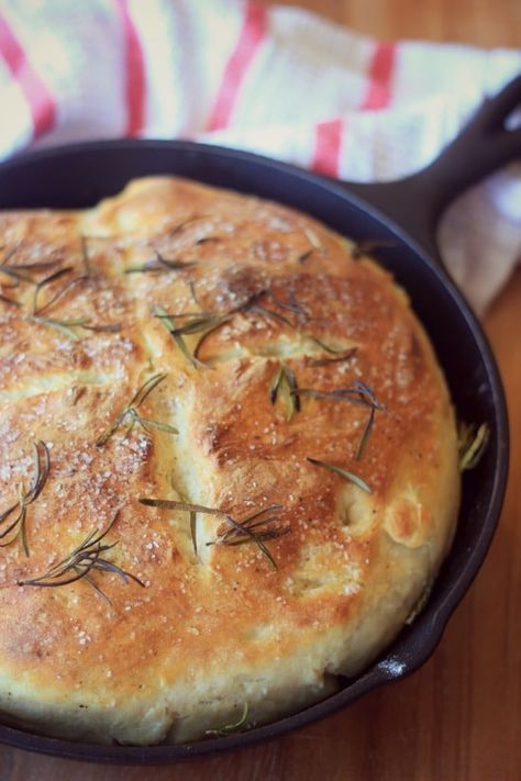 Baker Bettie, Skillet Bread, Pane Dolce, Iron Skillet Recipes, Skillet Cooking, Cloud Bread, Cast Iron Skillet Recipes, Iron Recipes, Cast Iron Recipes