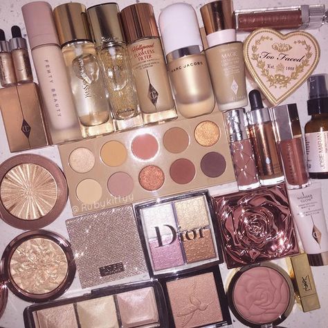 Makeup Layout, Makeup Collection Goals, Maquillage On Fleek, Alat Makeup, Beauty Make-up, Pinterest Makeup, Fancy Makeup, High End Makeup, Makeup Aesthetic