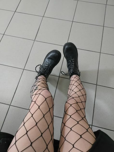 Fishnets Aesthetic, Boots Selfie, Black Fishnet Tights, Fishnet Leggings, Demonia Shoes, Photos For Instagram, Girl With Glasses, Style Gothic, Black Fishnets