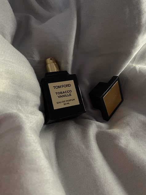 Perfume Aesthetic Tom Ford, Tom Ford Cologne Aesthetic, Mens Fragrance Aesthetic, Tom Ford Perfume Aesthetic, Men Perfume Aesthetic, Tom Ford Aesthetic, Fragrances Aesthetic, Ford Aesthetic, Law School Apartment