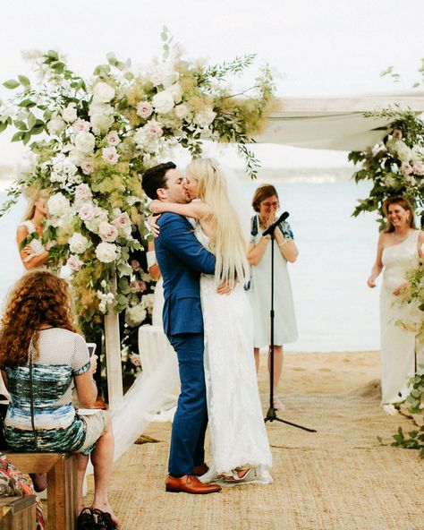 Assymetrical Chuppah Grey Canopy Bed, Ideas For Frames, Branch Arch Wedding, Jewish Wedding Chuppah, Canopy Decor, Montauk Wedding, Silk Tapestry, Canopy Bed Ideas, Jewish Wedding Traditions