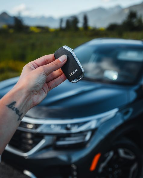 🚗✨ Exciting news! I am going to be driving the 2024 Kia Seltos around for the next two weeks and I can’t wait to share my experience with you all! #ad   This compact SUV is a perfect blend of style and functionality, and its exterior design is absolutely stunning. The bold front grille, dynamic lines, and striking LED headlights give the Kia Seltos a modern and aggressive look that’s sure to turn heads wherever I go.   I’m thrilled to explore all the innovative features the 2024 Kia Seltos ha... Kia Suv 2023, 2024 Kia K5 Gt, 2024 Kia Sorento, Kia Telluride 2024, Kia Suv Sportage, Kia Seltos, Dynamic Lines, Compact Suv, Entertainment System