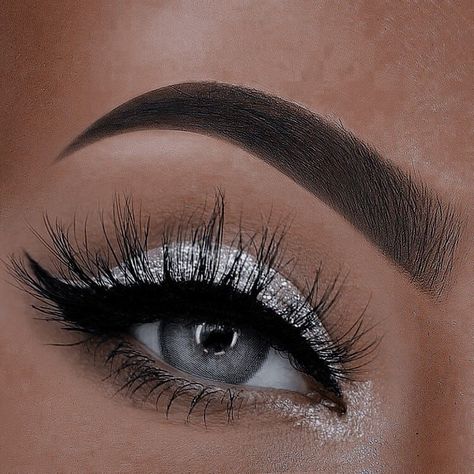 Grey Makeup Looks Prom, Makeup Ideas Sliver, Black And Sliver Makeup Prom, Grey And Silver Eyeshadow, Silver Brown Eyeshadow, Black And Silver Homecoming Makeup, Black And White Wedding Makeup, Grey Make Up Looks, Black And Glitter Eyeshadow