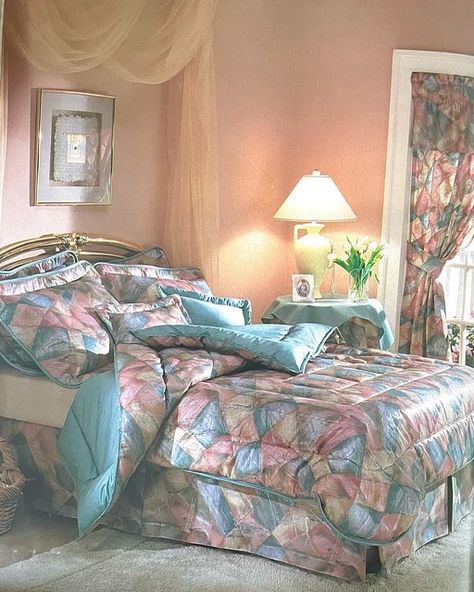 1980s Interior Design, 80s Bedroom Ideas, 1980s Interior, 90s Interior, 90s House, 90s Home Decor, 80s Interior Design, 80s House, 90s Decor