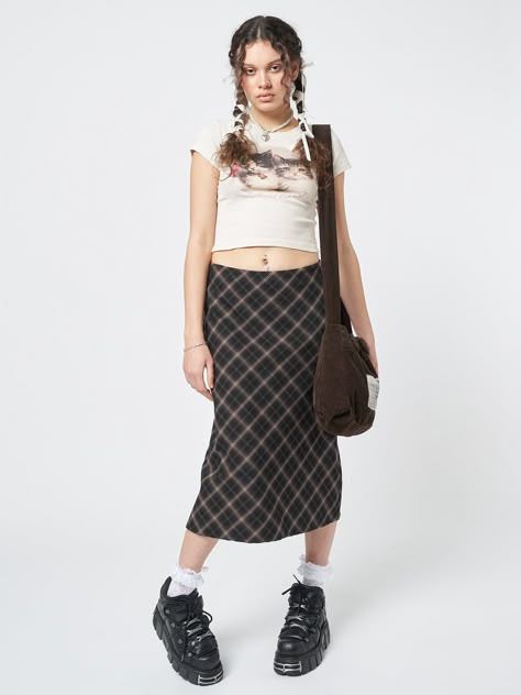 Black And White Plaid Midi Skirt, Midi Checked Skirt Outfit, Green Check Skirt Outfit, Midi Skirt Plaid, Check Midi Skirt, Checked Midi Skirt Outfit, Long Brown Plaid Skirt Outfit, Checkered Midi Skirt Outfit, Green Tartan Skirt Outfit