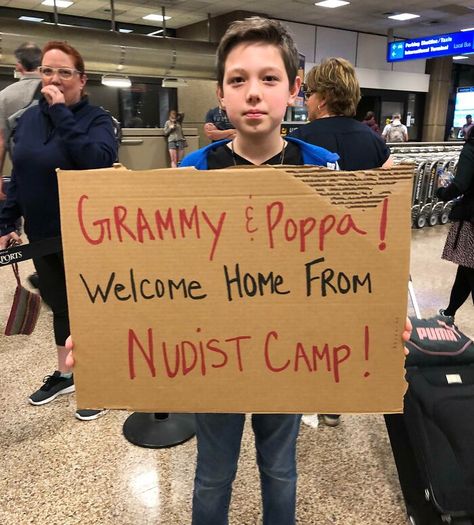 Was Picking Up A Friend At The Airport When We Saw This Great Welcome Back Sign Diy Concert Shirt, Funny Welcome Home Signs, Airport Pickup Signs, Airport Pickup, Funny Airport Signs, Welcome Home Banners, Airport Signs, Home Posters, Memes Facebook