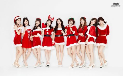 Christmas Phone Setup, Christmas Twice, Kpop Christmas, C Clown, Content Advertising, Twice Pics, Twice Group, Music Birthday, New Jeans Style