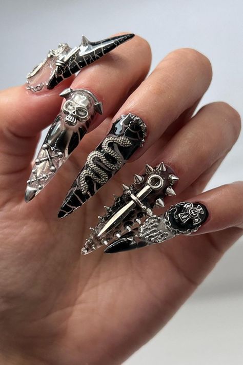 Halloween Nails Goth Nail Charms, Goth Nails With Charms, Thorn Nails, Punk Rock Nails, Pierced Nails, Chain Nails, Nails Clean, Holloween Nails, Metal Decorations