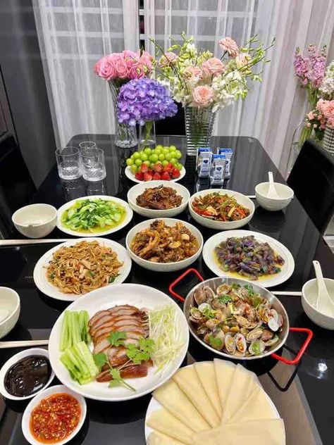 Chinese Food Buffet, Best Korean Food, Story Facebook, Family Dinner Table, Savory Food, Western Food, Healthy Lifestyle Food, Buffet Food, Food Journal