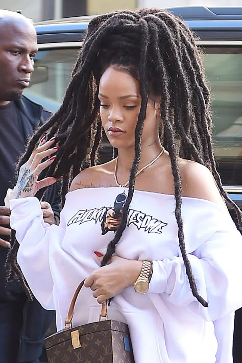 Rih's Lush Locs Rihanna Faux Locs, Rihanna Dreadlocks, Arabic Hairstyles, Rihanna Hairstyles, Faux Locks, Natural African American Hairstyles, Faux Locs Hairstyles, Dreadlock Hairstyles, Rihanna Fenty