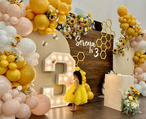 Serena is 3 🌻🐝 #beetheme #sunflower #houstonkids #houstonkidsparty #eventplanner #eventdecor #partydecorations #houstonbsckdrops… | Instagram Sweet As Can Bee Balloon Garland, Bee Themed Balloon Garland, Yellow Themed Birthday Party, Sunflower Party Theme, Sunflower Balloons, Birch Tree Decor Christmas, Sunflower Theme Party, Sunflower Birthday Party, Bee Birthday Theme