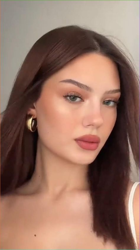 Makeup Teenager, Flawless Makeup Tutorial, Makeup Tutorial Easy, Simple Makeup Look, Quick Makeup Routine, Latte Makeup, Quick Makeup Tutorial, Morning Makeup, Light Makeup Looks