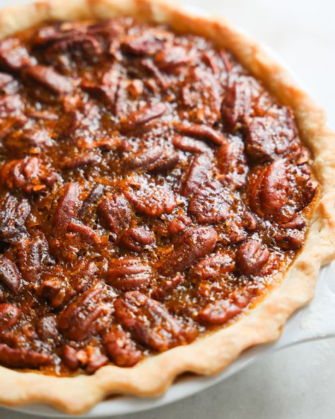 Vegan Pecan Pie Vegan Pecan Pie Recipe, Vegan Christmas Treats, Desert Salad, Sweet Potato Pecan Pie, Vegan Holiday Desserts, Vegan Pecan Pie, Vegan Pies, Vegan Drinks Recipes, Vegan Pie Crust