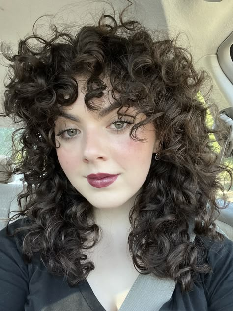 Medium Curly Wolfcut, Boy Haircut For Girl, Curly Haircut Women, Short Curly Hairstyles For School, Curly Hair Shag, Easy Short Curly Hairstyles, Curly Shag With Bangs, Haircut For Girl, 2024 Hair Trends For Women