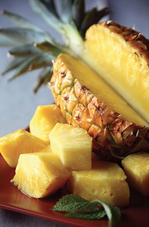 EAT CLEAN Pineapple Health Benefits, Pineapple Benefits, Buah Naga, Fruit Photography, Beautiful Fruits, Exotic Fruit, Fruit Vegetables, Tropical Fruits, Fresh Fruits