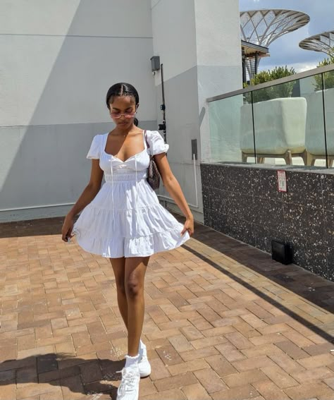 White Sundress Black Women, Cute Baddie Birthday Outfits, Casual Feminine Outfits Aesthetic, Casual Dress Black Women, Girly Summer Outfits Classy, Casual Dresses Black Women, Feminine Girly Outfits, Soft Feminine Outfits Casual, White And Green Outfit