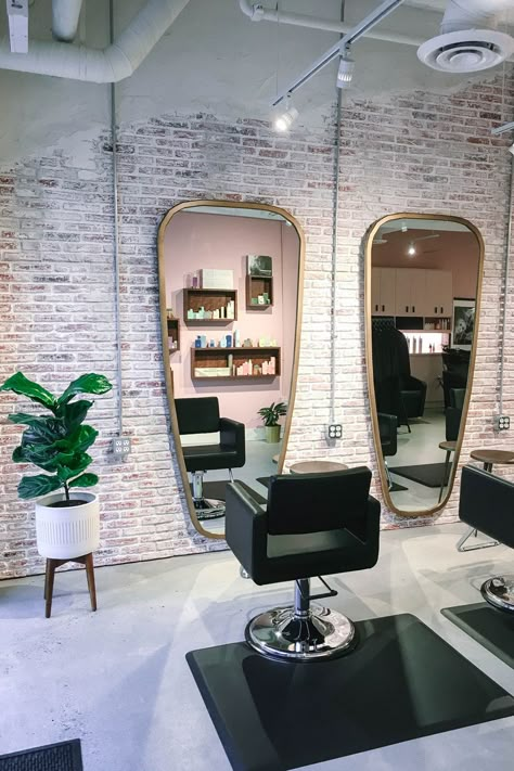 New Salon Ideas, Dream Salon Ideas, Trendy Salon Decor, Cute Salon Decor, Salon Suite Decor Studios, Hair Salons Ideas, Cool Hair Salon, Salon Home Ideas, Black Salon Interior