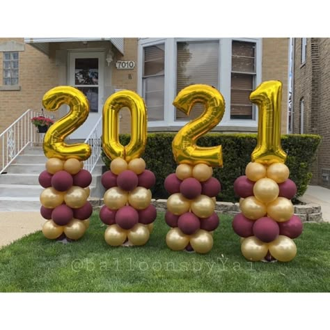 Grad Yard Decor, Grad Stage Decorations, Class Of 2023 Balloons, Balloons For Graduation, 2023 Graduation Balloons, High School Graduation Balloon Arch, Grad Balloon Ideas, High School Banquet Centerpieces, 2024 Graduation Decorations