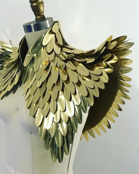 Valkyrie Costume, Costume Carnaval, Gold Costume, Body Adornment, Fantasias Halloween, Fantasy Costumes, Fantasy Clothing, Fantasy Fashion, Character Outfits