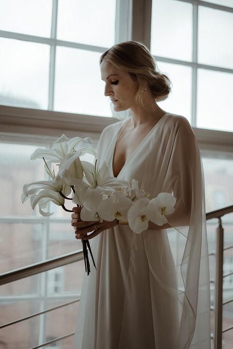 Utterly Chic Black And White Elopement Inspiration The Lane Weddings, Contemporary Bridal Bouquet, Contemporary Bouquet, Black And White Elopement, Modern Contemporary Wedding, Modern Bridal Bouquets, Edgy Bridal, Elegant Wedding Bouquets, Modern Bouquet