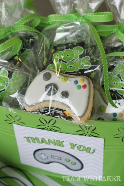 Time to get your game on. This video game birthday party has activities, creative (and tasty!) favor ideas and a rockin' dessert table. Halo Birthday Parties, Gamers Party Ideas, Xbox Birthday Party, Game Truck Birthday Party, Halo Birthday, Gaming Birthday Party, Xbox Party, Halo Party, Cake Furniture