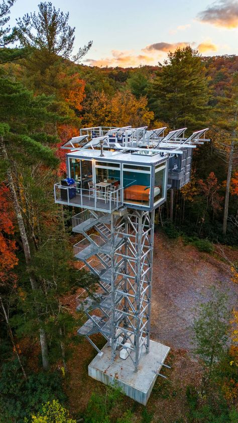 Container Cabin, River Forest, Container Buildings, Building A Container Home, Tree House Designs, Container Architecture, Unusual Homes, Shipping Container Home, Tower House