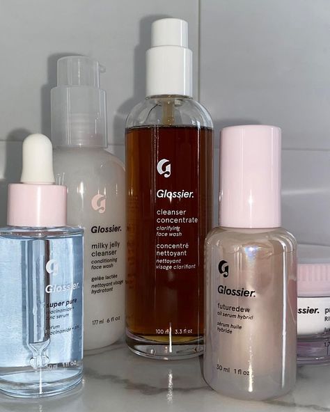 I Dew Care Aesthetic, Balm Dot Com Glossier, Glossier Serum, Glossier Future Dew, Glossier Skin Care, Dew Aesthetic, Aesthetic Lip Balm, Future Dew, Glossier Cleanser