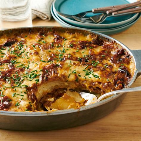 pioneer woman french onion potatoes au gratin French Onion Potatoes, Chive Scones, Onion Potatoes, Party Potatoes, Au Gratin Potato Recipes, Au Gratin Recipes, Twice Baked Potatoes Casserole, Christmas Side Dishes, Scalloped Potatoes Cheesy