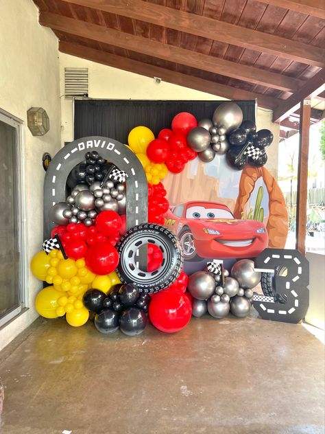 The Cars Birthday Theme, The Cars Birthday Party Ideas, Cars Birthday Balloons, Cars Balloons Decoration, 3rd Birthday Car Theme, Car Themed Decorations, Cars Disney Birthday Party Decorations, Race Car Birthday Party Ideas 1st, Cars Theme Decorations