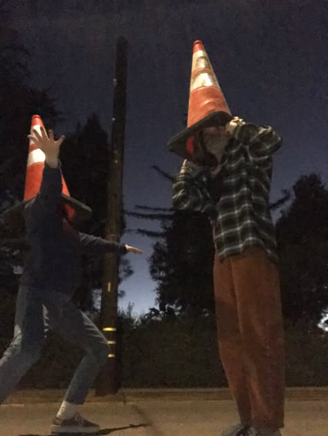 A Lot Of Siblings Aesthetic, Chaotic Best Friend Duo, People With Cones On Their Heads, Chaotic Duo Pics, Chaotic Siblings Pictures, Kaydencore Aesthetic, Masoncore Aesthetic, Friendcore Aesthetic, Craziness Aesthetic