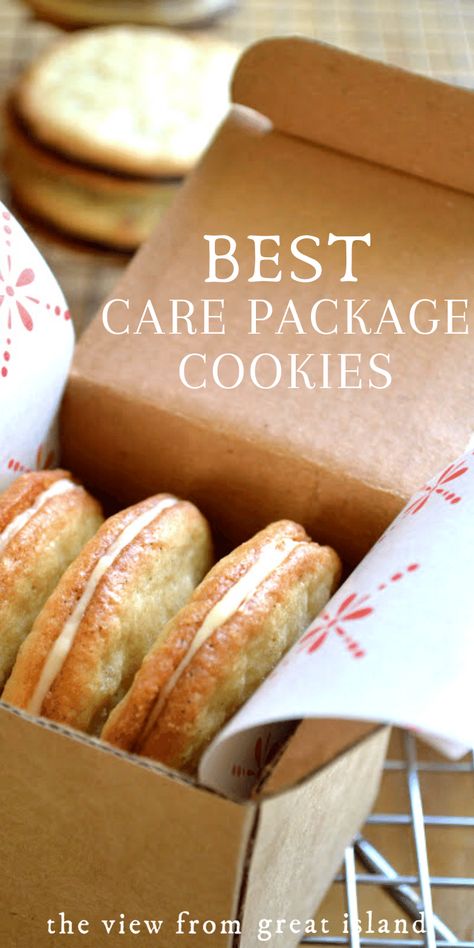 My Best Cookie Recipes for Care Packages whether you're sharing with a neighbor, or shipping to a loved one across a continent, plus tips for contactless delivery! #easy #recipe #cookies #shipping #carepackage #baking #chocolatechipcookies #oatmealcookies #sandwichcookies Cookies Sandwich, Easy Holiday Cookies, Chocolate Chip Shortbread Cookies, Oatmeal Cranberry Cookies, Recipe Cookies, Dairy Free Cookies, Cookie Sandwiches, Cranberry Cookies, Cookies Easy