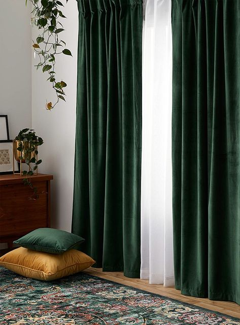 Green Curtains Living Room, Emerald Green Curtains, Emerald Curtains, Green Curtains Bedroom, Velvet Curtains Bedroom, Stylish Curtains, Green Curtains, Red Curtains, Velvet Curtains