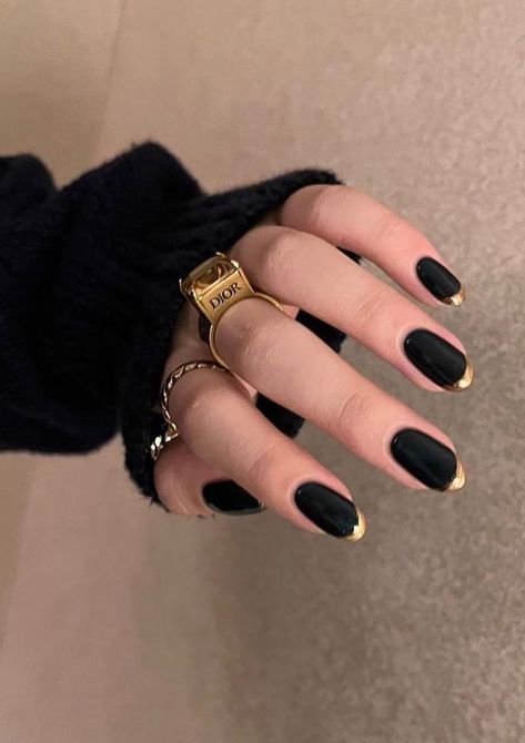 Black Nail With Gold Tip, Witchy French Nails, Black Nail Gold Tip, Black With Gold Tips Nails, Gold Black Nails Design, Black And Bronze Nails, Black Nails Gold Tips, Simple Black And Gold Nails, Black Nails With Gold Tips